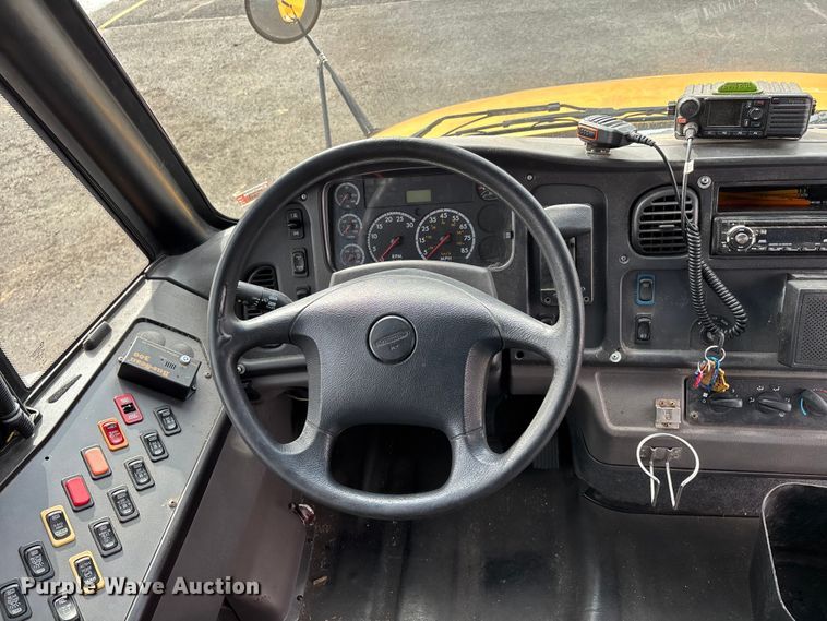 image for item DT0024 2014 Thomas B2 bus