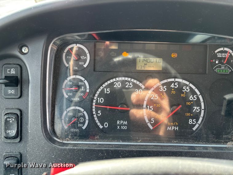 image for item DT0024 2014 Thomas B2 bus