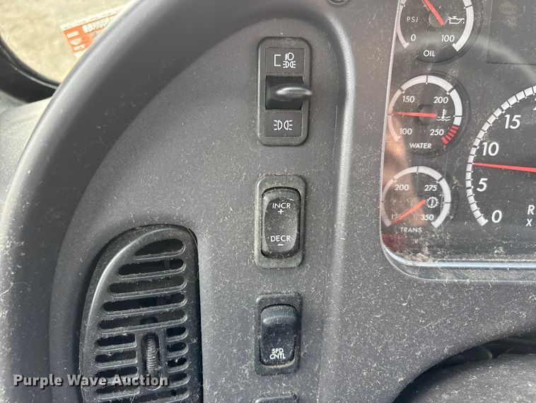 image for item DT0024 2014 Thomas B2 bus