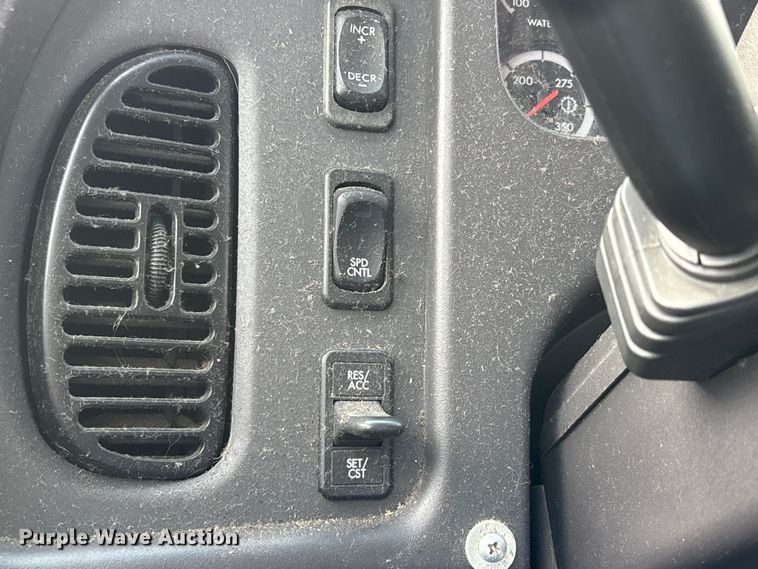 image for item DT0024 2014 Thomas B2 bus