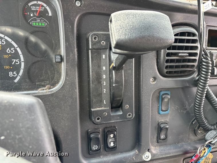 image for item DT0024 2014 Thomas B2 bus