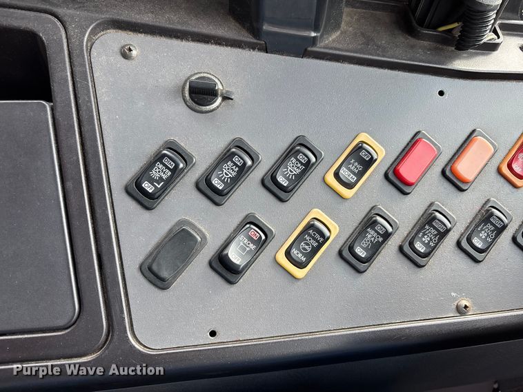 image for item DT0024 2014 Thomas B2 bus