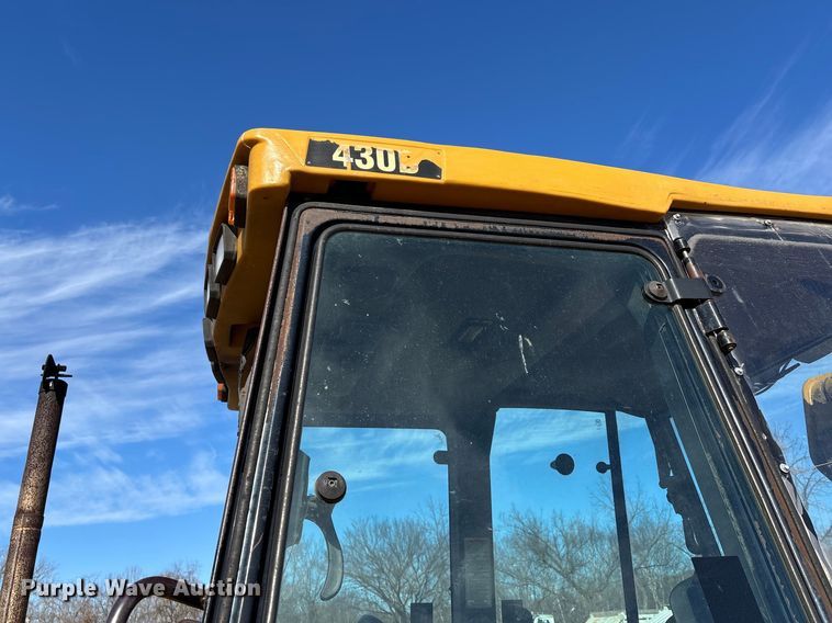 image for item DT0028 2002 Caterpillar 430D backhoe