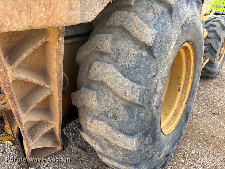 image for item DT0028 2002 Caterpillar 430D backhoe