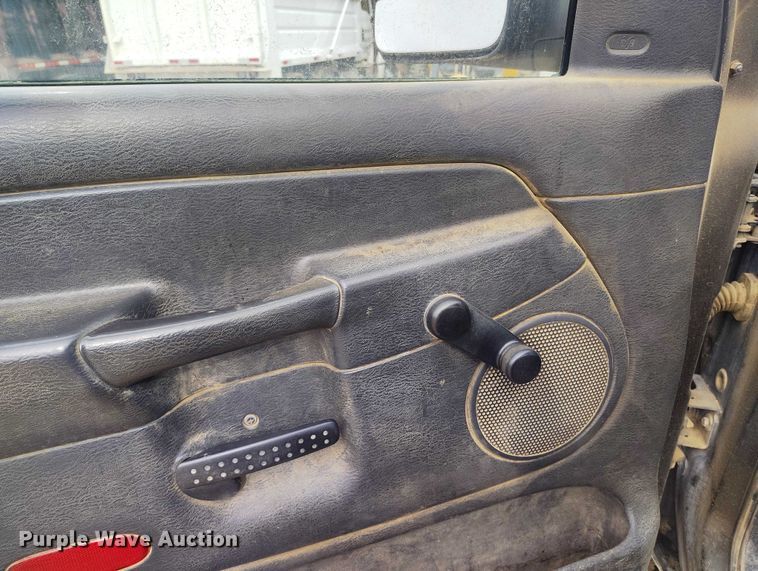 image for item DT0898 2004 Dodge Ram 2500 pickup truck