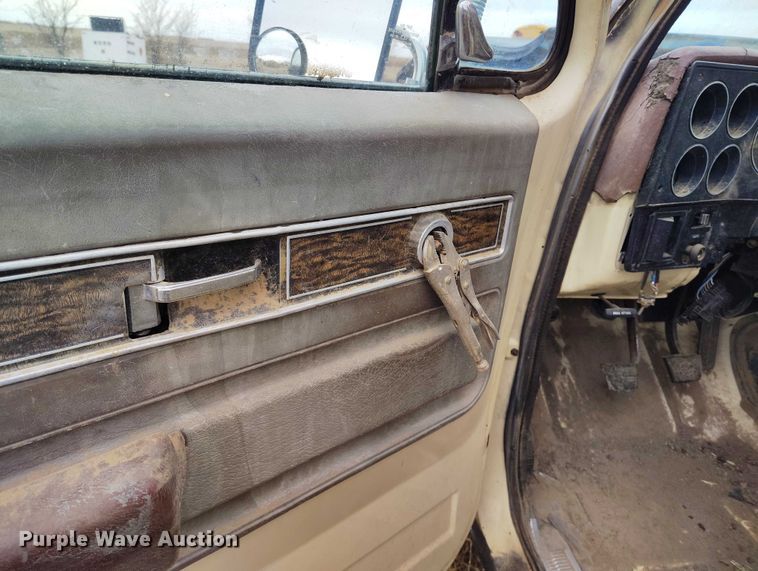 image for item DT0903 1976 Chevrolet Custom Deluxe C10  pickup truck