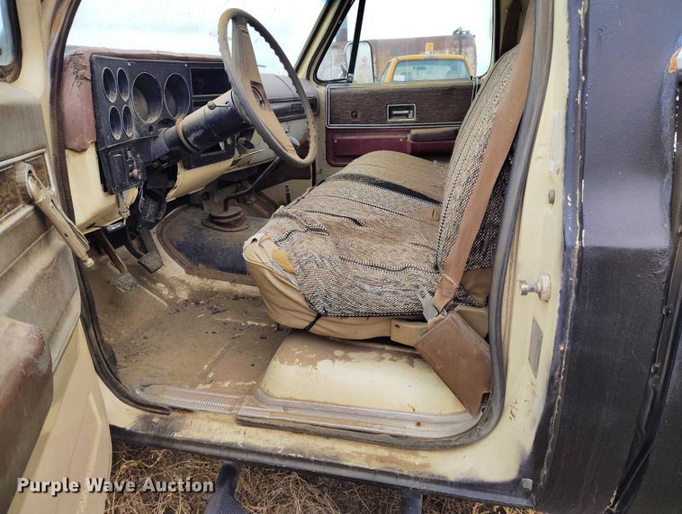 image for item DT0903 1976 Chevrolet Custom Deluxe C10  pickup truck