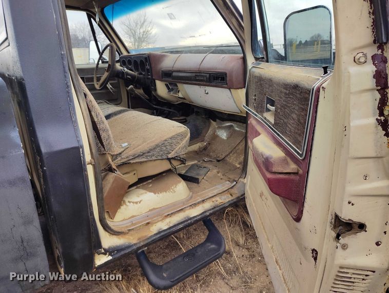 image for item DT0903 1976 Chevrolet Custom Deluxe C10  pickup truck