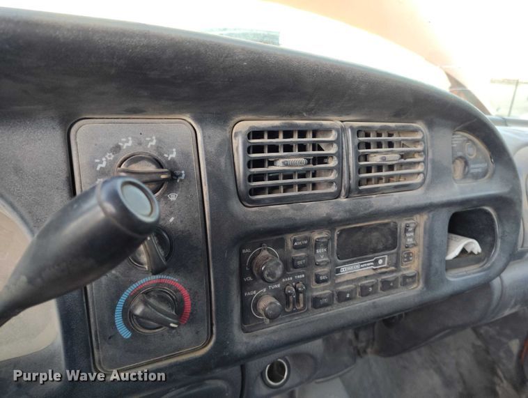 image for item DT0904 1999 Dodge Ram 1500 pickup truck