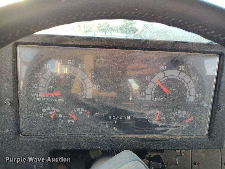 image for item DT0905 1996 GMC B7 school bus