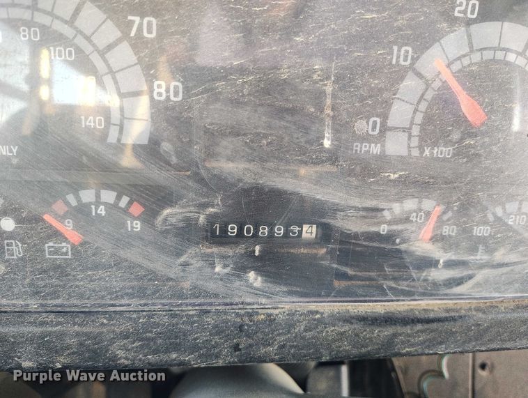 image for item DT0905 1996 GMC B7 school bus