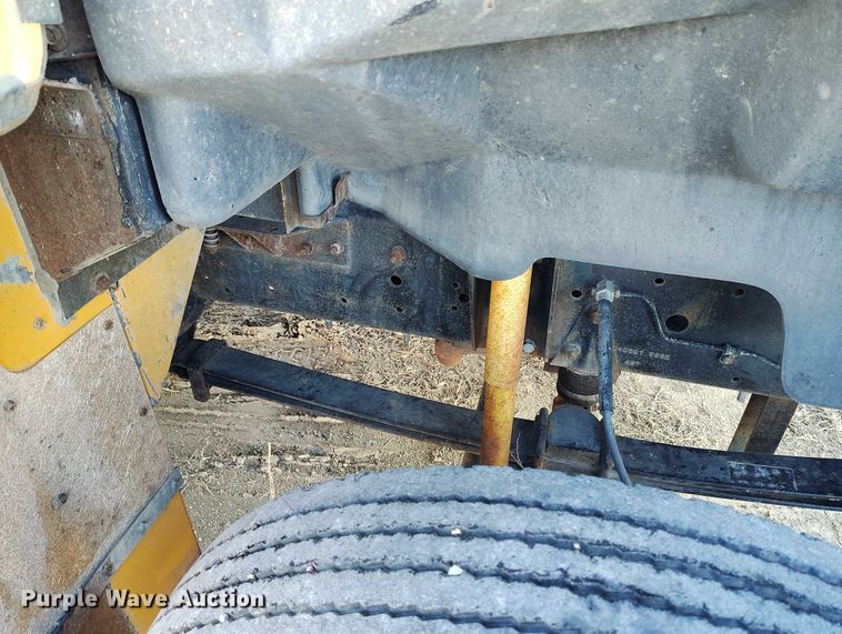 image for item DT0905 1996 GMC B7 school bus