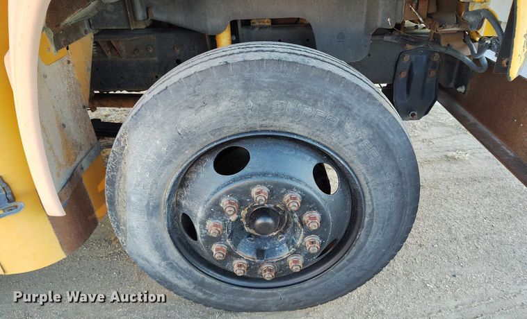 image for item DT0905 1996 GMC B7 school bus