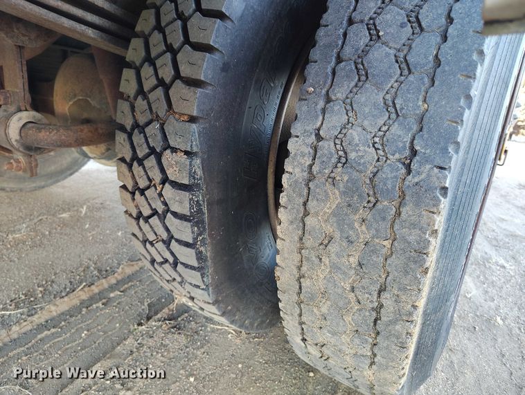 image for item DT0905 1996 GMC B7 school bus