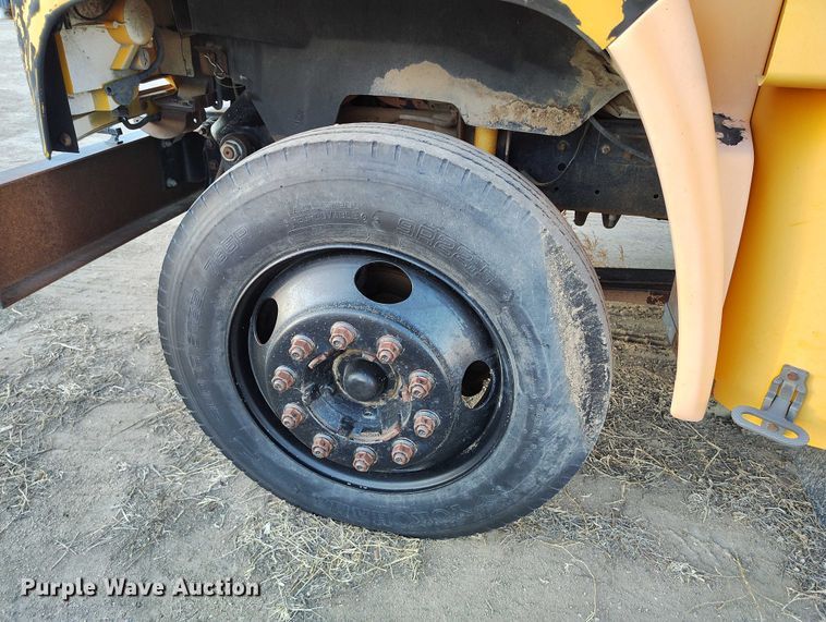 image for item DT0905 1996 GMC B7 school bus