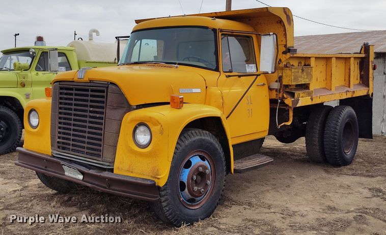 image for item DT0907 1973 International LoadStar 1600 dump truck