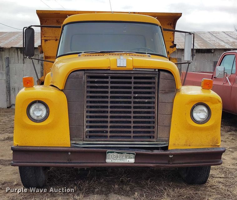 image for item DT0907 1973 International LoadStar 1600 dump truck