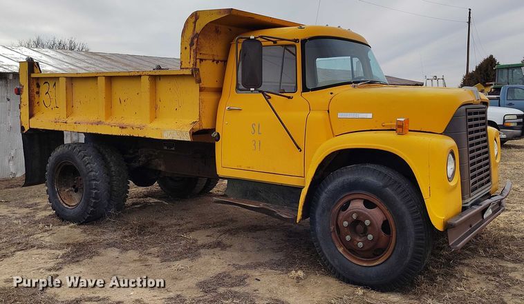 image for item DT0907 1973 International LoadStar 1600 dump truck