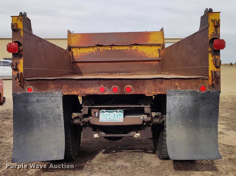 image for item DT0907 1973 International LoadStar 1600 dump truck