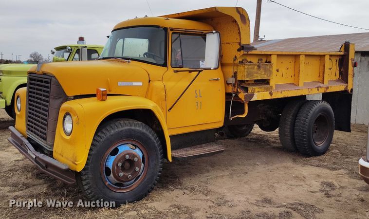 image for item DT0907 1973 International LoadStar 1600 dump truck