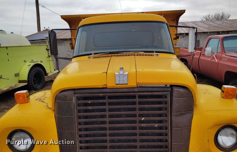 image for item DT0907 1973 International LoadStar 1600 dump truck