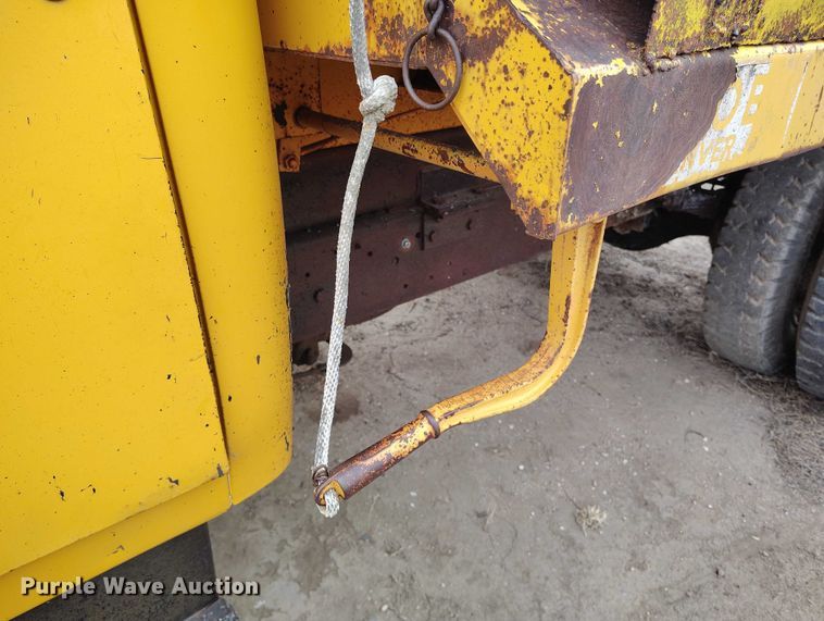 image for item DT0907 1973 International LoadStar 1600 dump truck