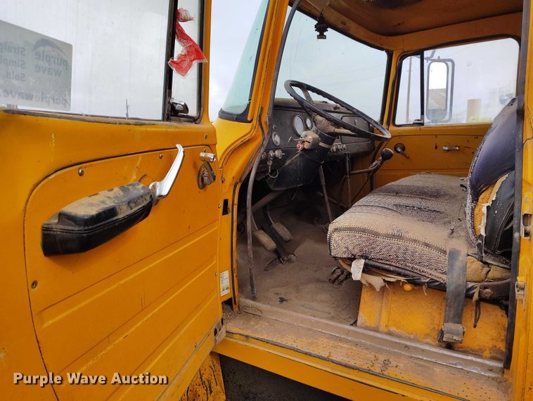 image for item DT0907 1973 International LoadStar 1600 dump truck