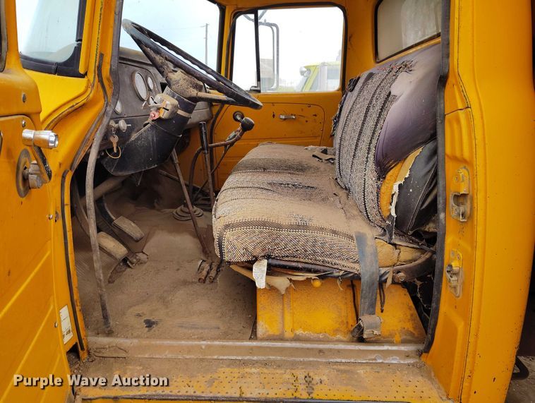 image for item DT0907 1973 International LoadStar 1600 dump truck
