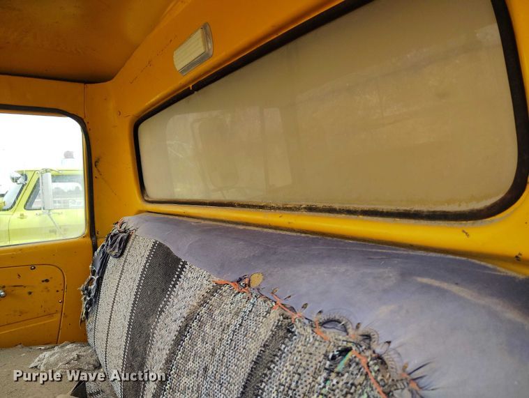 image for item DT0907 1973 International LoadStar 1600 dump truck