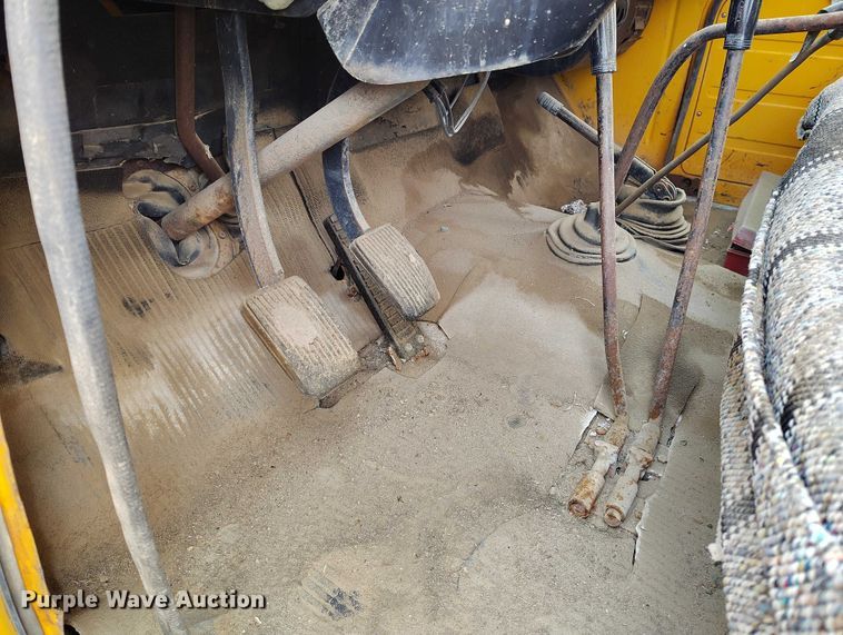 image for item DT0907 1973 International LoadStar 1600 dump truck