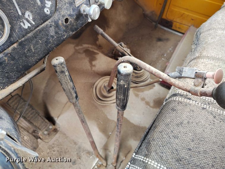 image for item DT0907 1973 International LoadStar 1600 dump truck