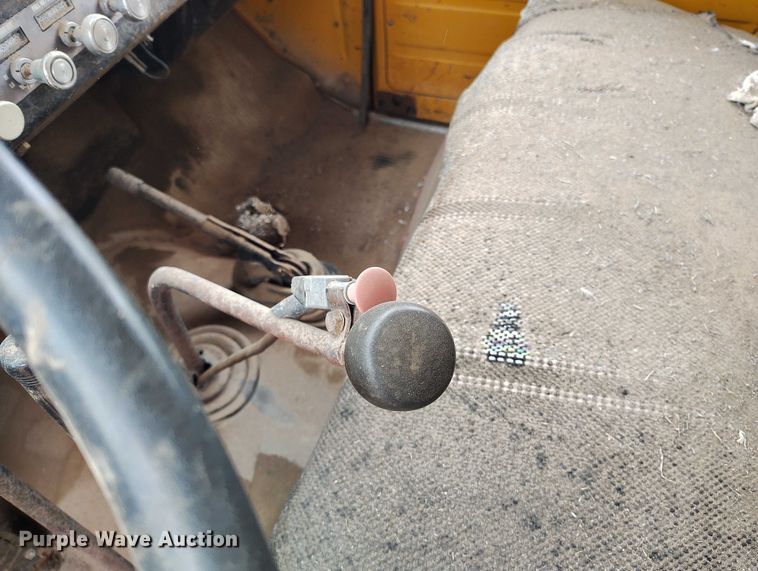 image for item DT0907 1973 International LoadStar 1600 dump truck