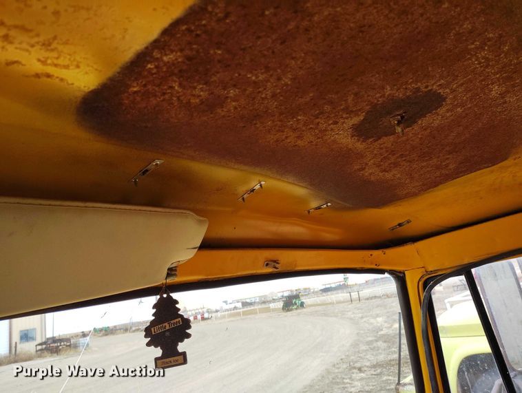 image for item DT0907 1973 International LoadStar 1600 dump truck