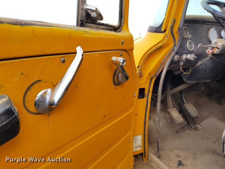 image for item DT0907 1973 International LoadStar 1600 dump truck