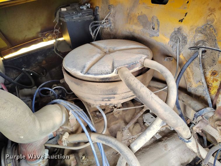 image for item DT0907 1973 International LoadStar 1600 dump truck