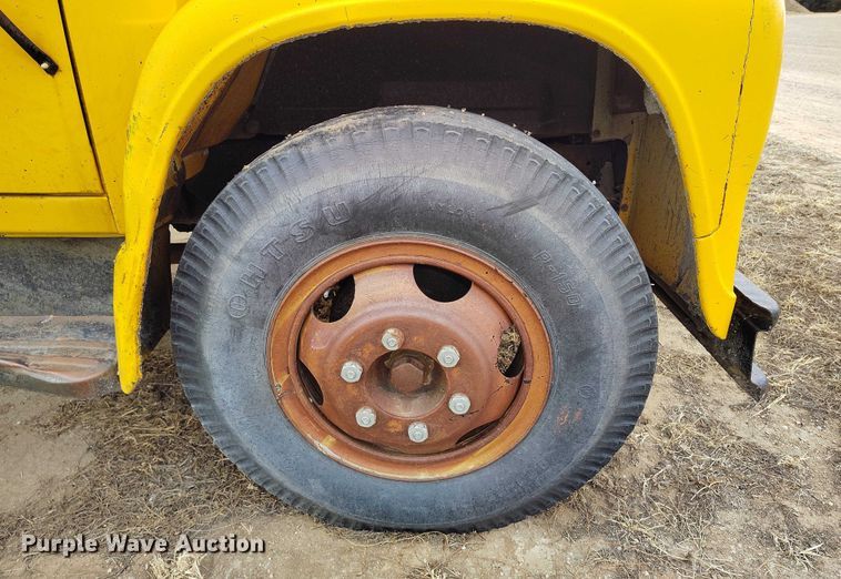 image for item DT0907 1973 International LoadStar 1600 dump truck