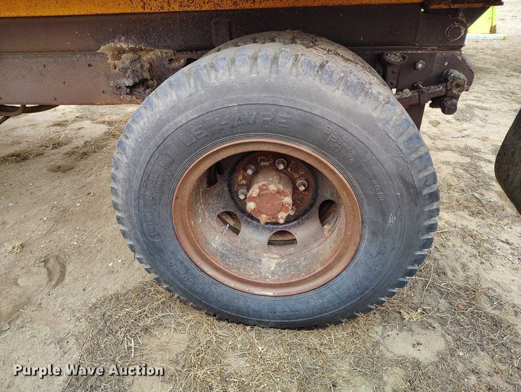 image for item DT0907 1973 International LoadStar 1600 dump truck