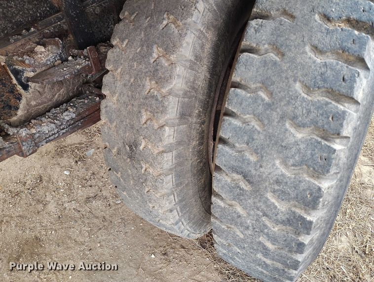 image for item DT0907 1973 International LoadStar 1600 dump truck