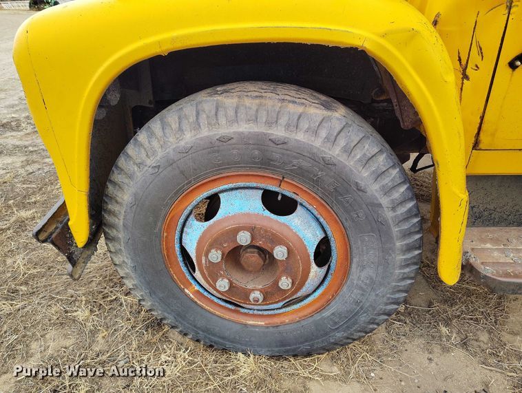 image for item DT0907 1973 International LoadStar 1600 dump truck