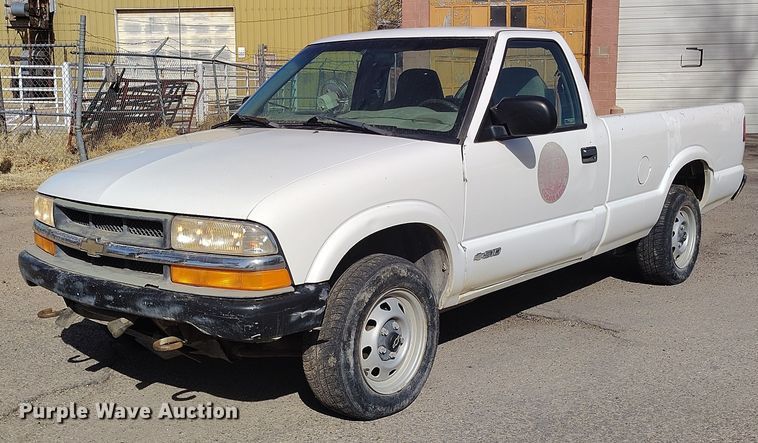 image for item DT0921 1999 Chevrolet S-10 pickup truck
