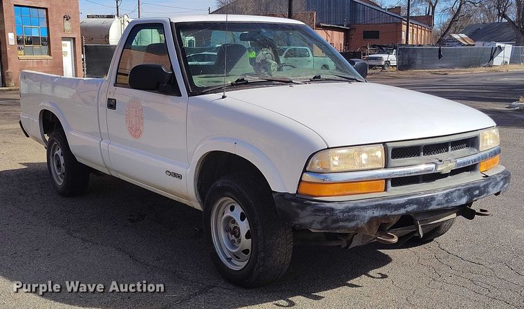 image for item DT0921 1999 Chevrolet S-10 pickup truck