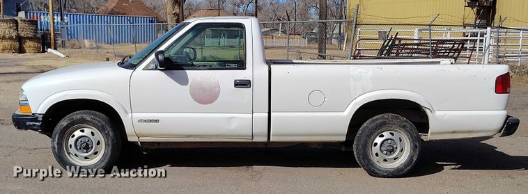 image for item DT0921 1999 Chevrolet S-10 pickup truck