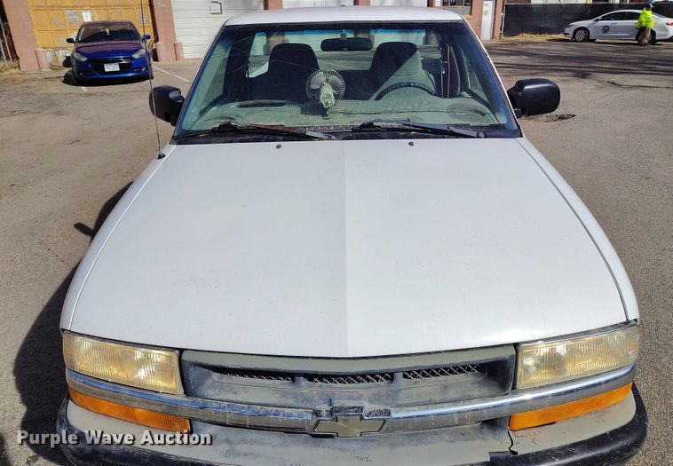 image for item DT0921 1999 Chevrolet S-10 pickup truck