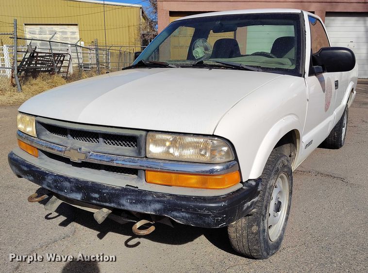 image for item DT0921 1999 Chevrolet S-10 pickup truck
