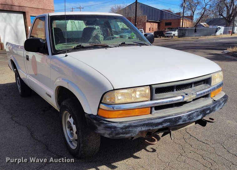 image for item DT0921 1999 Chevrolet S-10 pickup truck