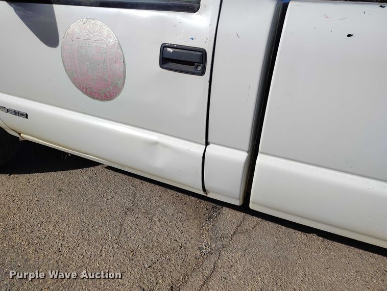 image for item DT0921 1999 Chevrolet S-10 pickup truck
