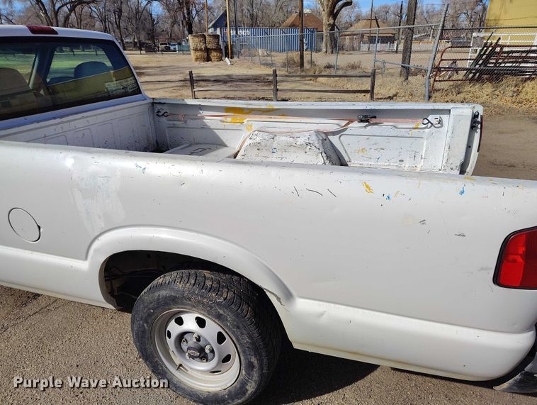 image for item DT0921 1999 Chevrolet S-10 pickup truck