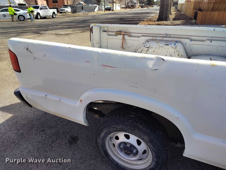 image for item DT0921 1999 Chevrolet S-10 pickup truck