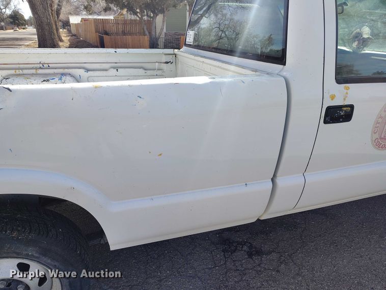 image for item DT0921 1999 Chevrolet S-10 pickup truck