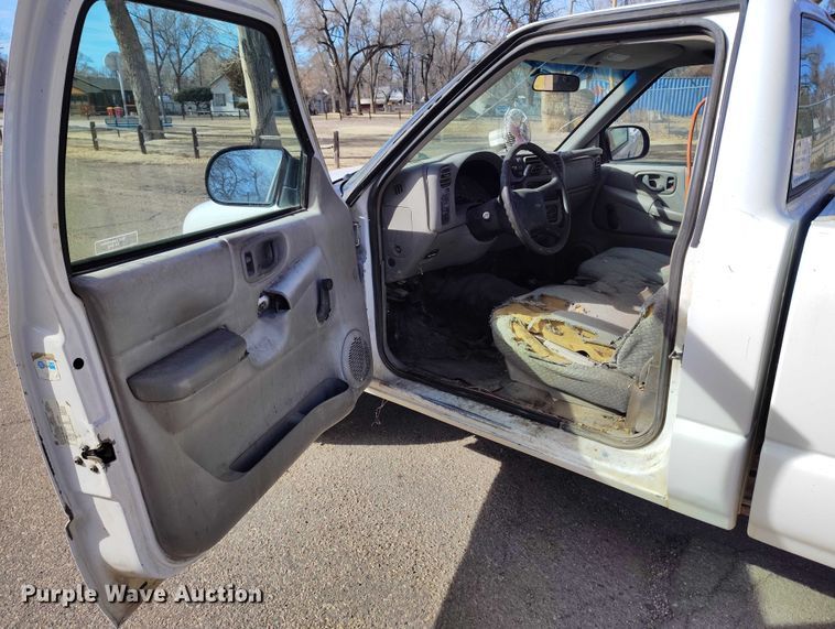 image for item DT0921 1999 Chevrolet S-10 pickup truck